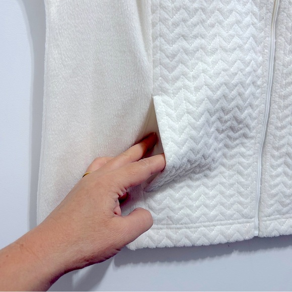 Croft & Barrow Women’s White Sleeveless Jacket Vest - Picture 3 of 8